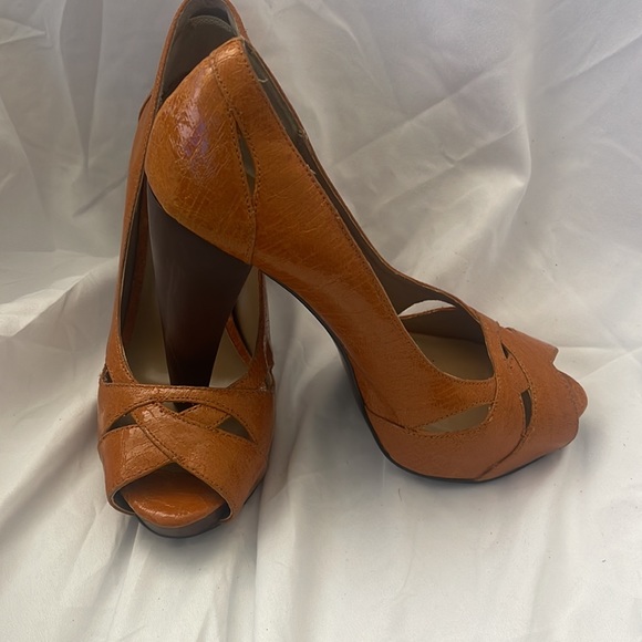 BAKER 3 1/2 inch Peep Toe Heels - Picture 2 of 6
